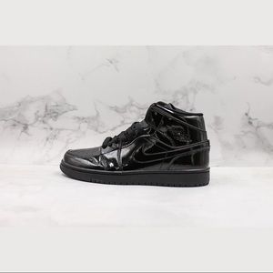 Wmns Jordan’s 1 Mid